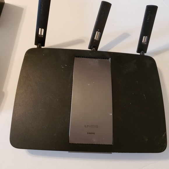 Linksys AC1900 Router - Picture 2 of 8